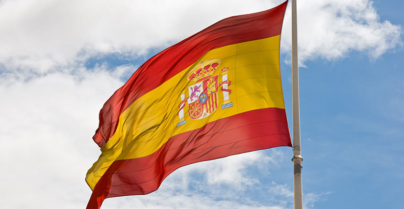 bandera de España ondeando